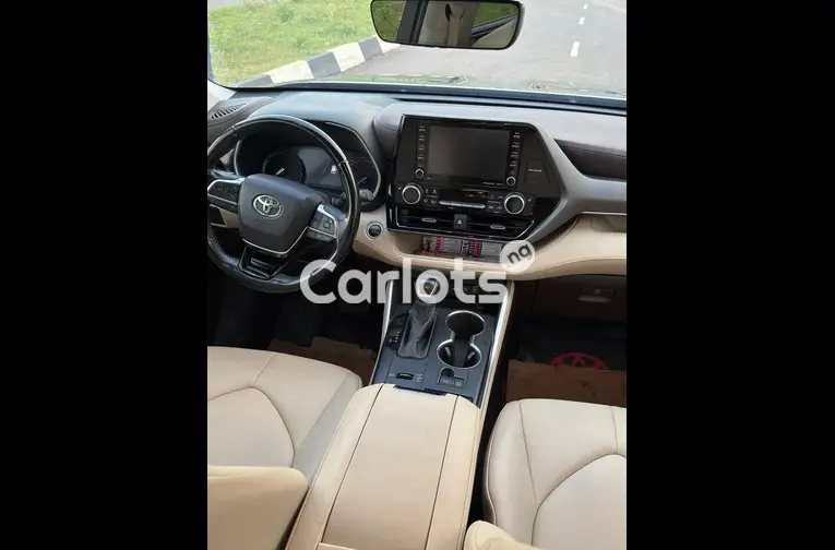 FOREIGN USED 2022 TOYOTA HIGHLANDER XLE - 4/7