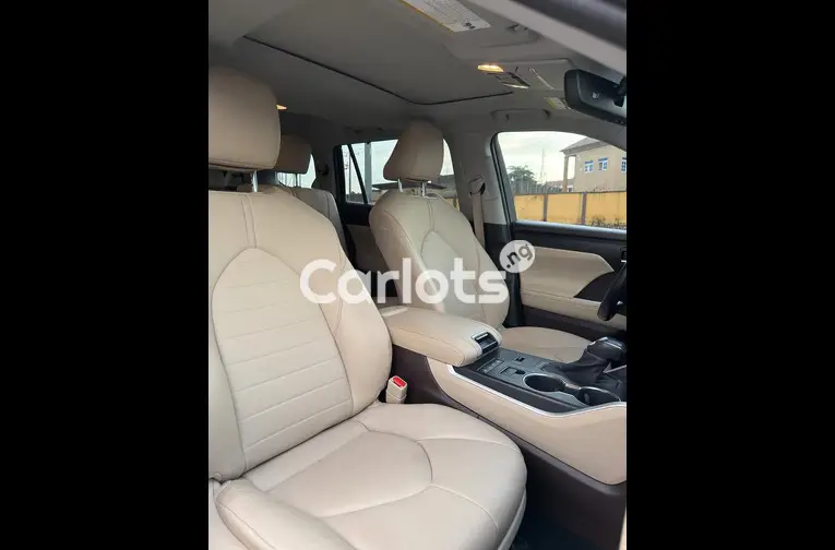 FOREIGN USED 2022 TOYOTA HIGHLANDER XLE - 5/7