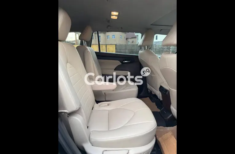 FOREIGN USED 2022 TOYOTA HIGHLANDER XLE - 6/7