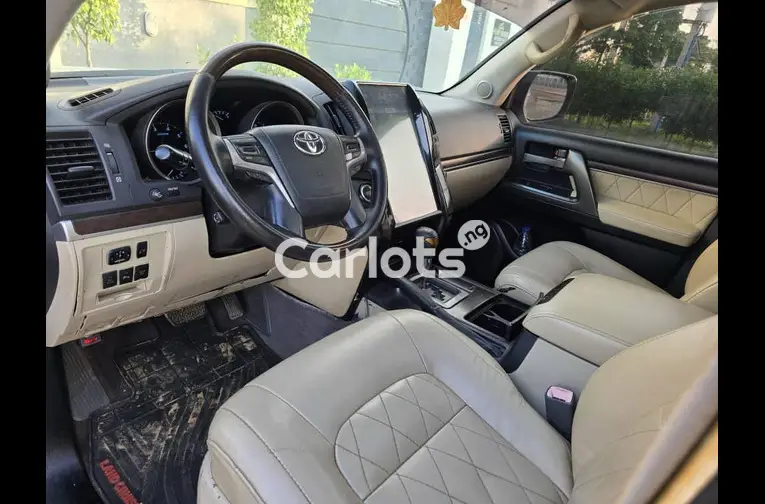 2021 UPGRADED TOYOTA LAND CRUISER - 3/7