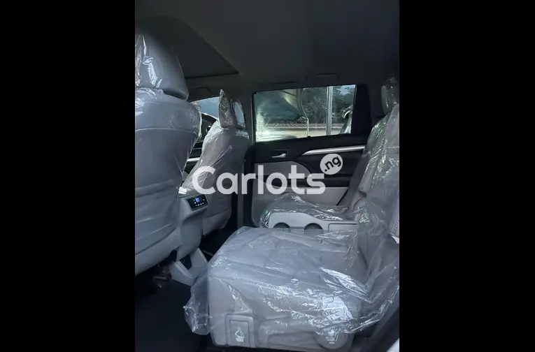 FOREIGN USED 2019 TOYOTA HIGHLANDER XLE - 4/7