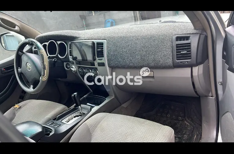 CLEAN REGISTERED 2005 TOYOTA 4RUNNER WITH 3ROW SEATER - 2/7