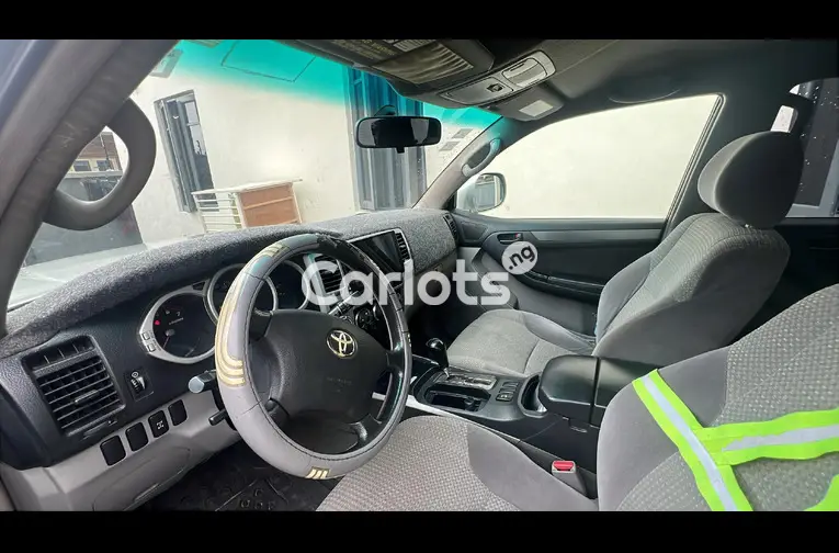 CLEAN REGISTERED 2005 TOYOTA 4RUNNER WITH 3ROW SEATER - 3/7