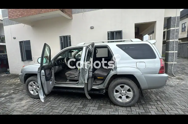 CLEAN REGISTERED 2005 TOYOTA 4RUNNER WITH 3ROW SEATER - 6/7