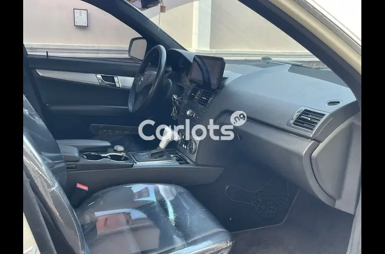 PREMIUM STANDARD 2008 MERCEDES BENZ C300 FULL OPTION - 2/7