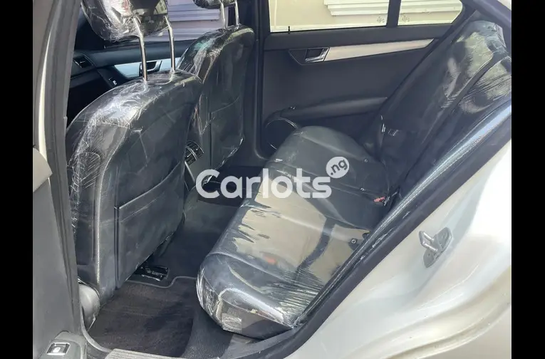 PREMIUM STANDARD 2008 MERCEDES BENZ C300 FULL OPTION - 4/7