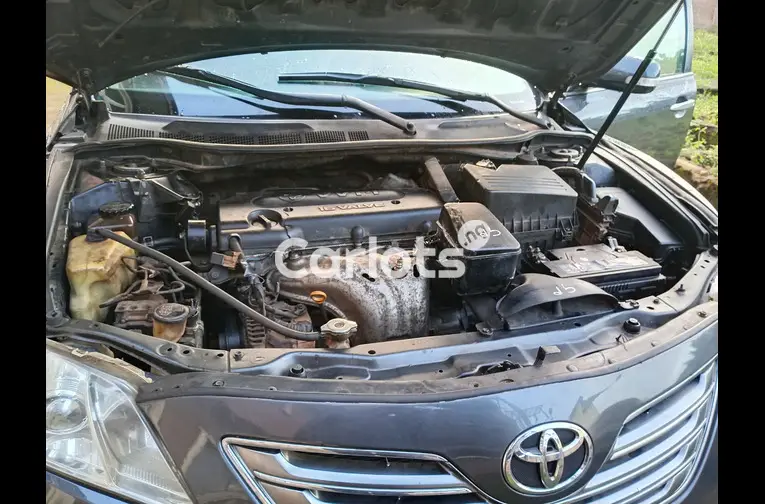 Very sharp Toyota camry 2008 model XLE - 2/5