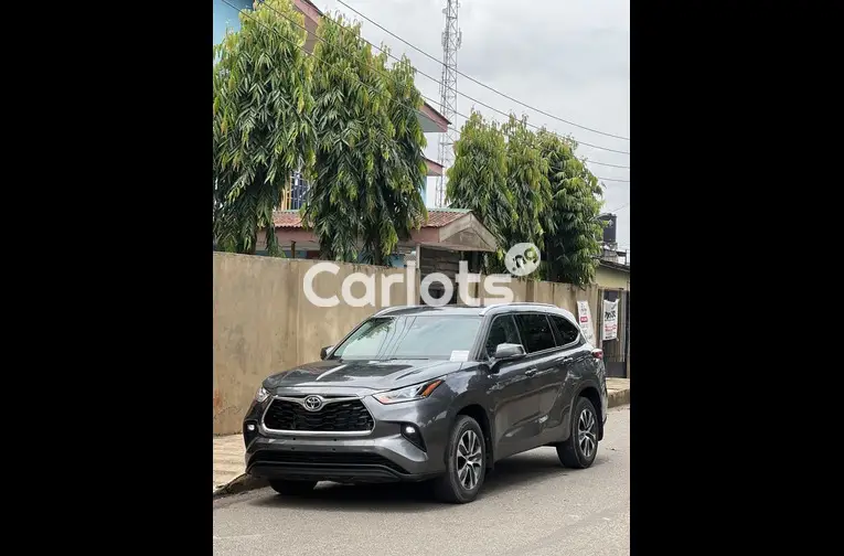 FOREIGN USED 2021 TOYOTA HIGHLANDER XLE AWD FULL OPTION