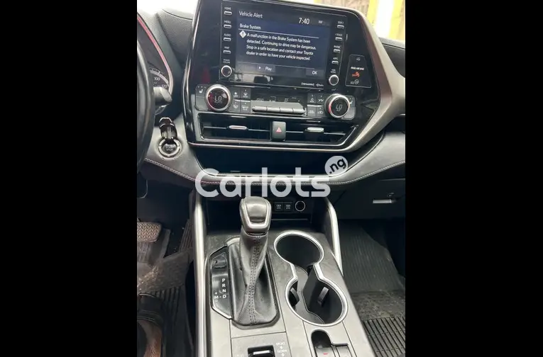 FOREIGN USED 2021 TOYOTA HIGHLANDER XLE AWD FULL OPTION - 2/7