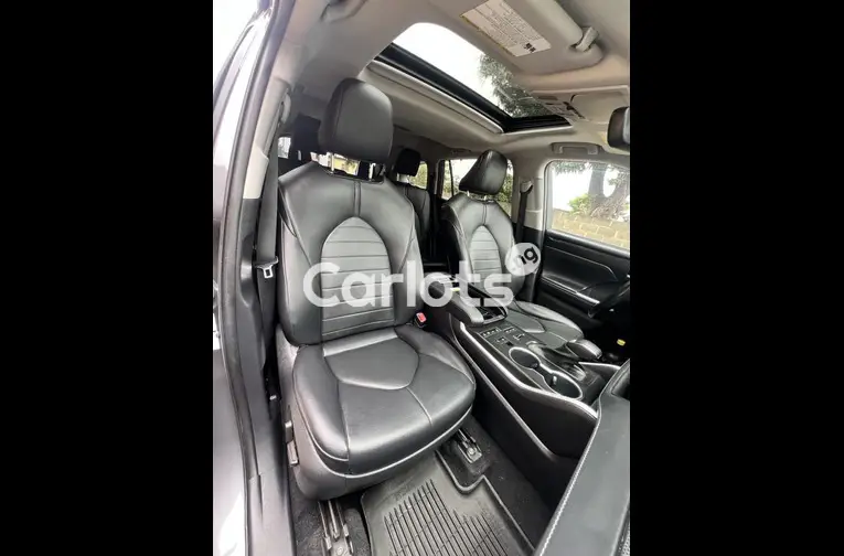 FOREIGN USED 2021 TOYOTA HIGHLANDER XLE AWD FULL OPTION - 4/7