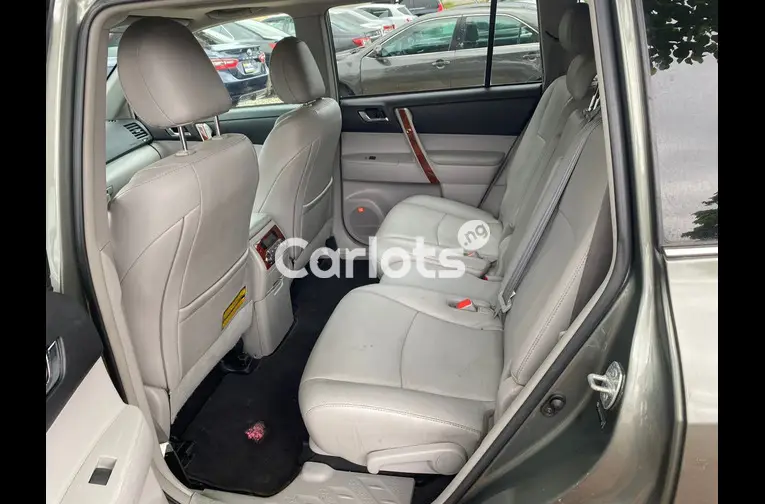 2011 Toyota Highlander - 2/5