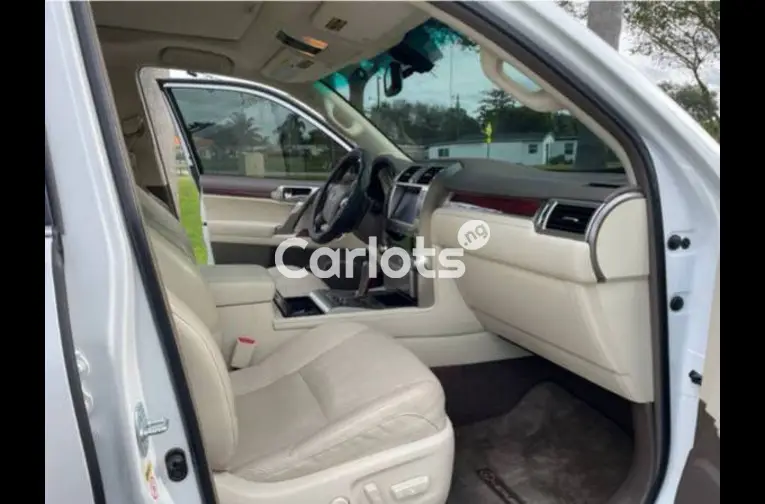 Lexus GX 460 2013 White - 2/4