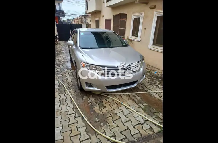 NEATLY USED 2012 TOYOTA VENZA AWD V6 FULLY LOADED