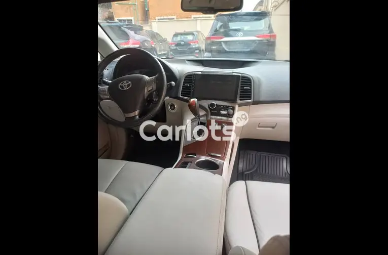 NEATLY USED 2012 TOYOTA VENZA AWD V6 FULLY LOADED - 2/7