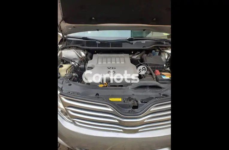 NEATLY USED 2012 TOYOTA VENZA AWD V6 FULLY LOADED - 5/7