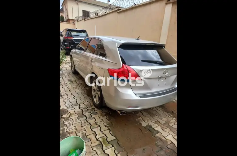 NEATLY USED 2012 TOYOTA VENZA AWD V6 FULLY LOADED - 6/7