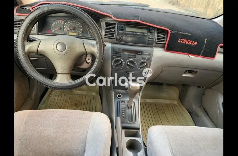 Toyota Corolla 2004 - 2/5