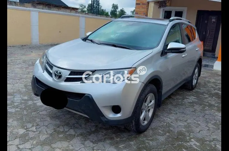 2014 TOYOTA RAV4 XLE - 2/6