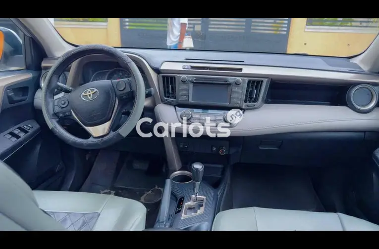 2014 TOYOTA RAV4 XLE - 3/6