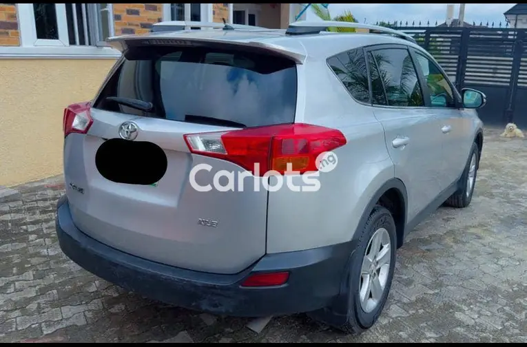 2014 TOYOTA RAV4 XLE - 5/6