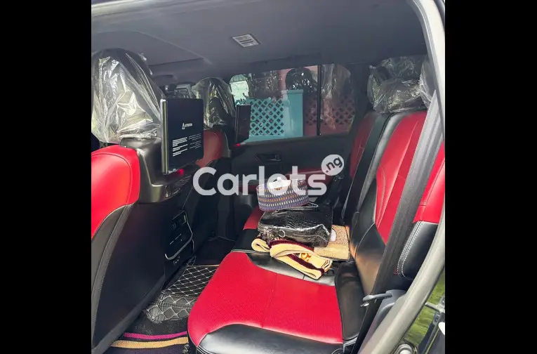 2024 TOYOTA LAND CRUISER GR - 6/7