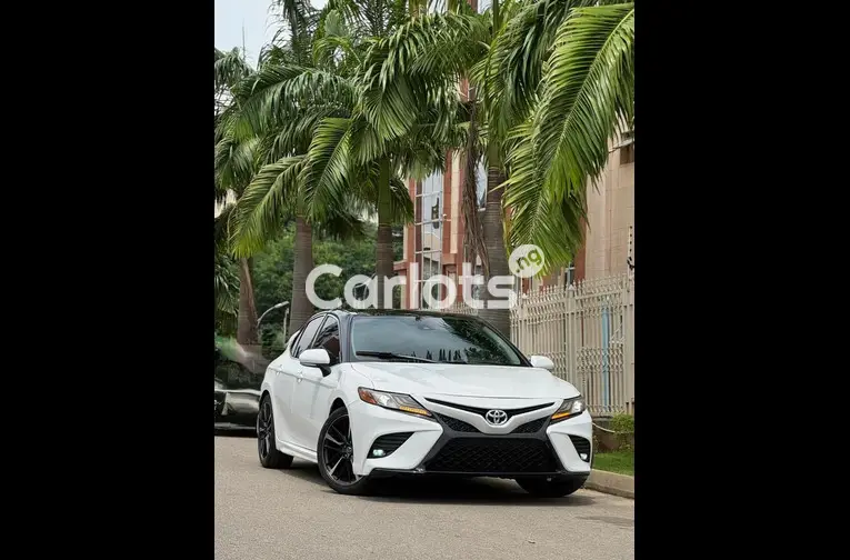2019 KEYLESS TOYOTA CAMRY XSE - 3/7