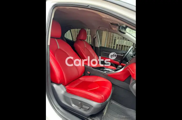 2019 KEYLESS TOYOTA CAMRY XSE - 4/7