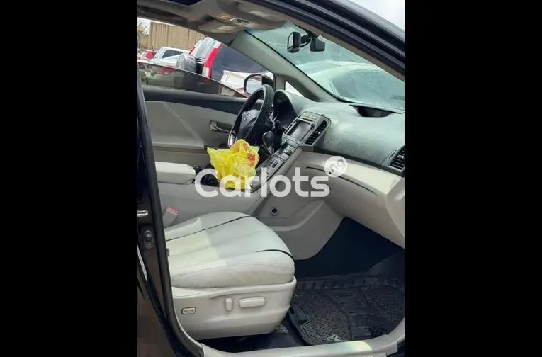 2010 TOYOTA VENZA FULL OPTION - 4/7