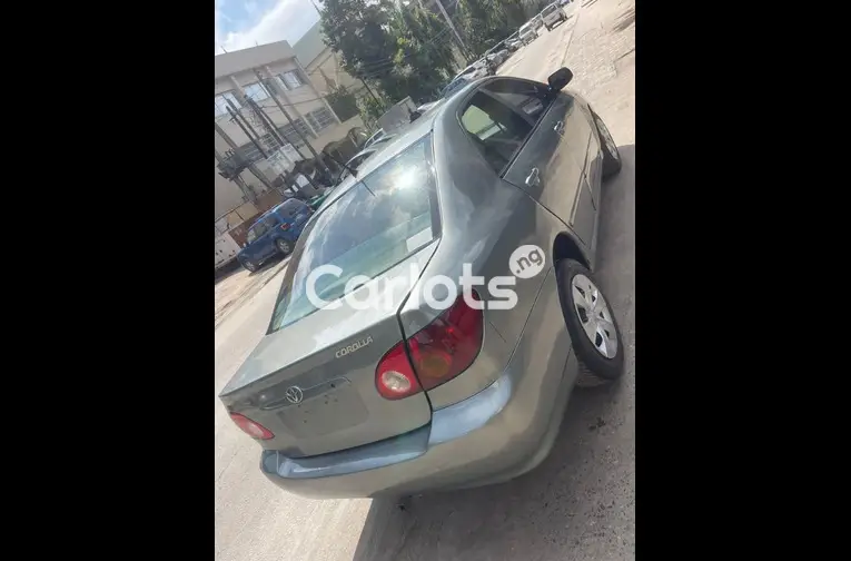 UBER STANDARD 2004 TOYOTA COROLLA - 7/7