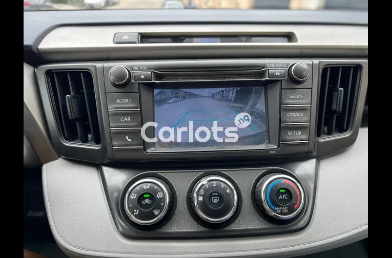 Foreign Used 2015 Toyota RAV4 LE - 2/7