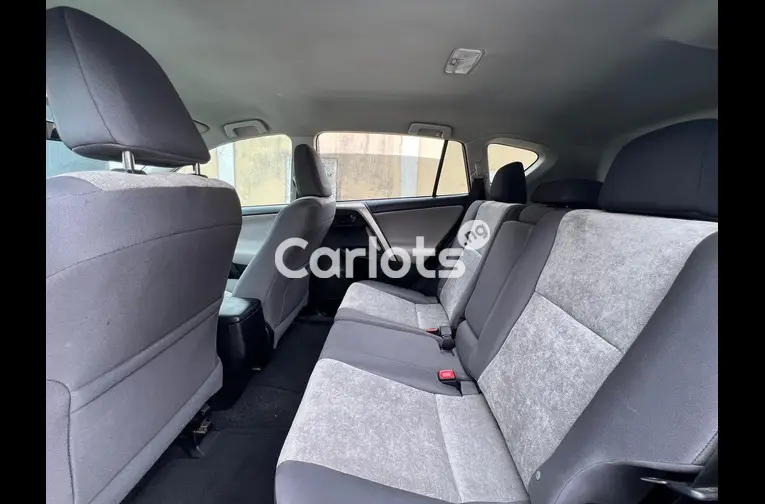 Foreign Used 2015 Toyota RAV4 LE - 4/7