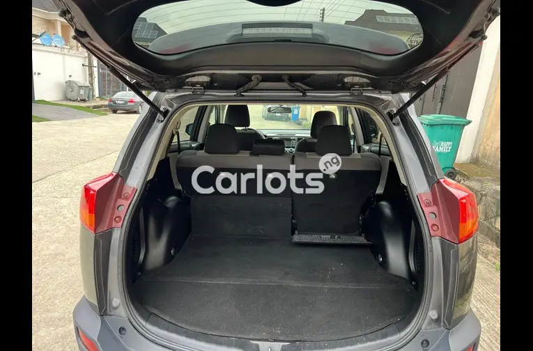 Foreign Used 2015 Toyota RAV4 LE - 5/7