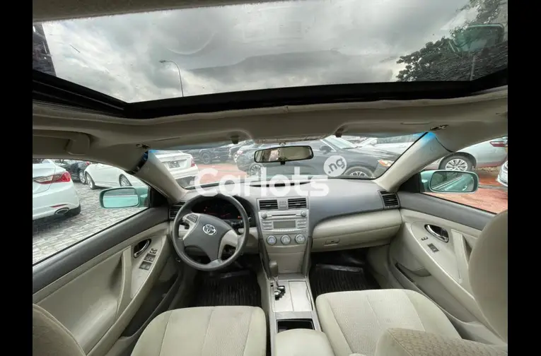 2010 TOYOTA CAMRY - 3/5