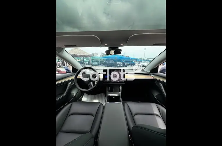 2024 Tesla Model 3 - 2/6