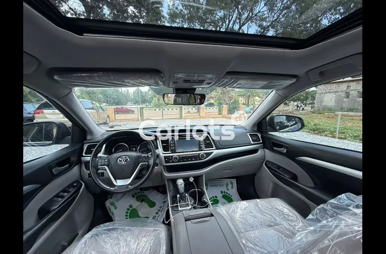2019 TOYOTA HIGHLANDER XLE - 2/7