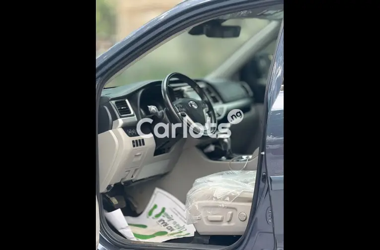 2019 TOYOTA HIGHLANDER XLE - 3/7