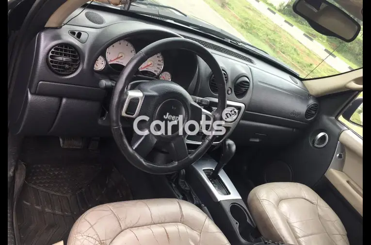 2004 JEEP LIBERTY 4X4 - 3/7