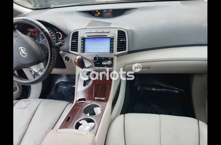 CLEAN REGISTERED 2010 TOYOTA VENZA AWD V6 FULL OPTION - 2/7