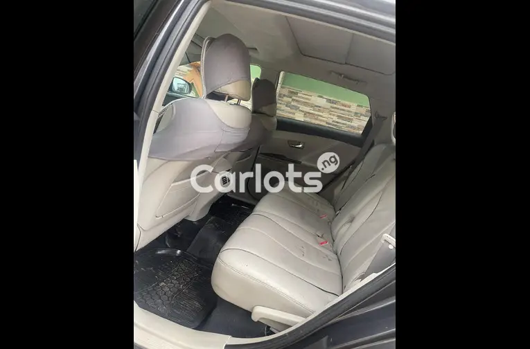 CLEAN REGISTERED 2010 TOYOTA VENZA AWD V6 FULL OPTION - 3/7