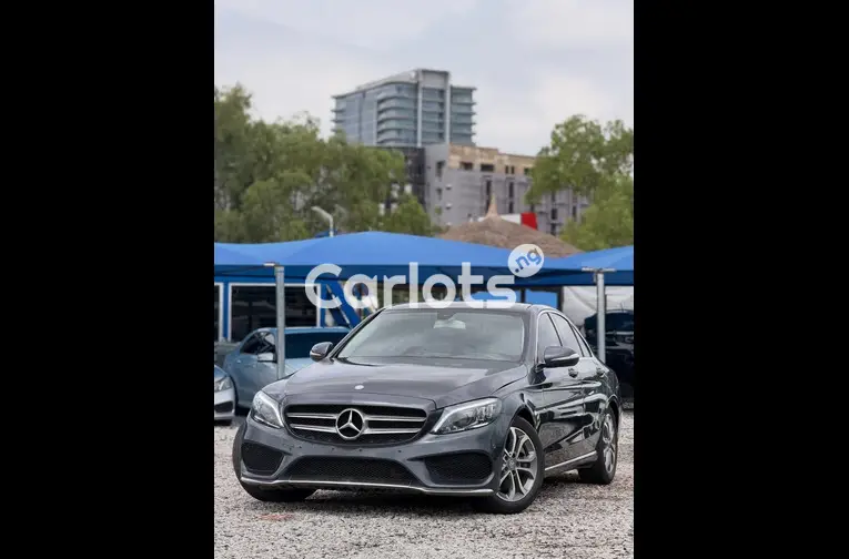 Clean 2016 Mercedes Benz C300