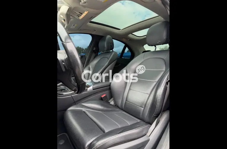 Clean 2016 Mercedes Benz C300 - 3/7