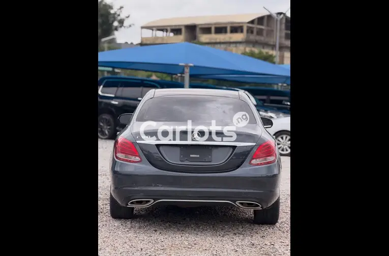 Clean 2016 Mercedes Benz C300 - 7/7