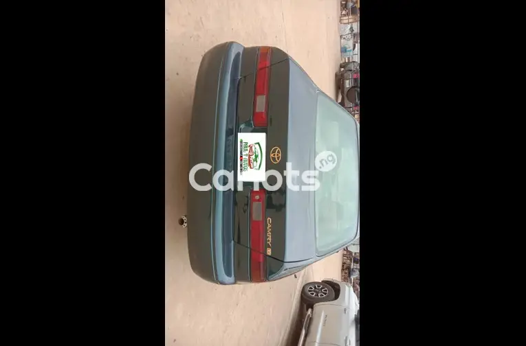 CLEAN FIRST BODY 2001 TOYOTA CAMRY LE - 2/5