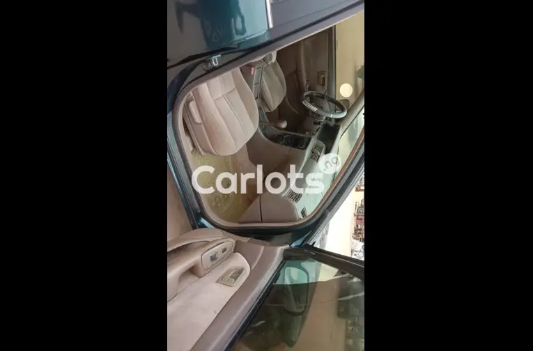 CLEAN FIRST BODY 2001 TOYOTA CAMRY LE - 3/5