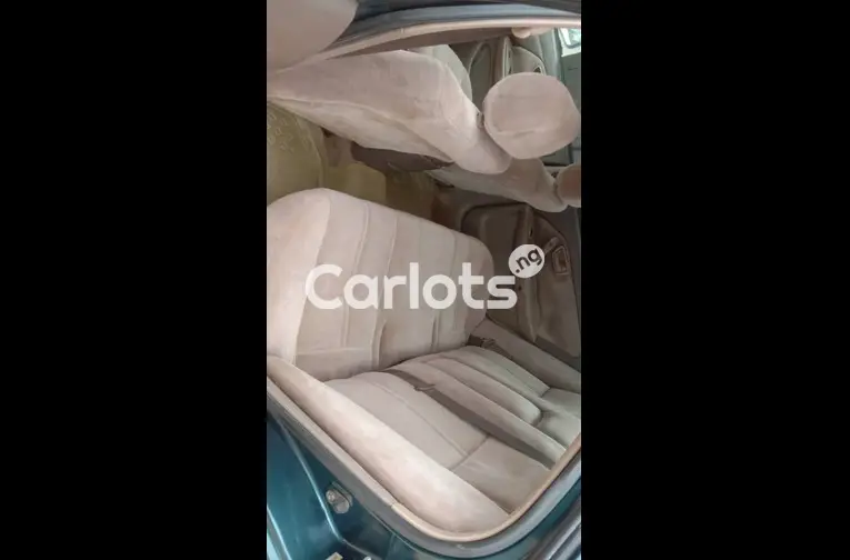 CLEAN FIRST BODY 2001 TOYOTA CAMRY LE - 4/5