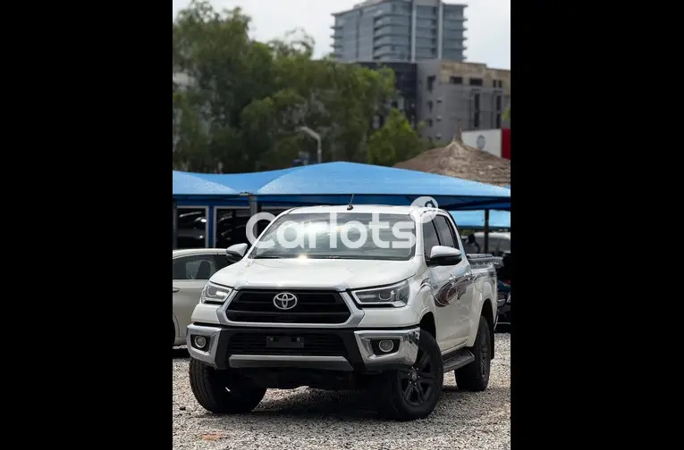 2021 TOYOTA HILUX