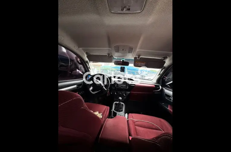 2021 TOYOTA HILUX - 2/7