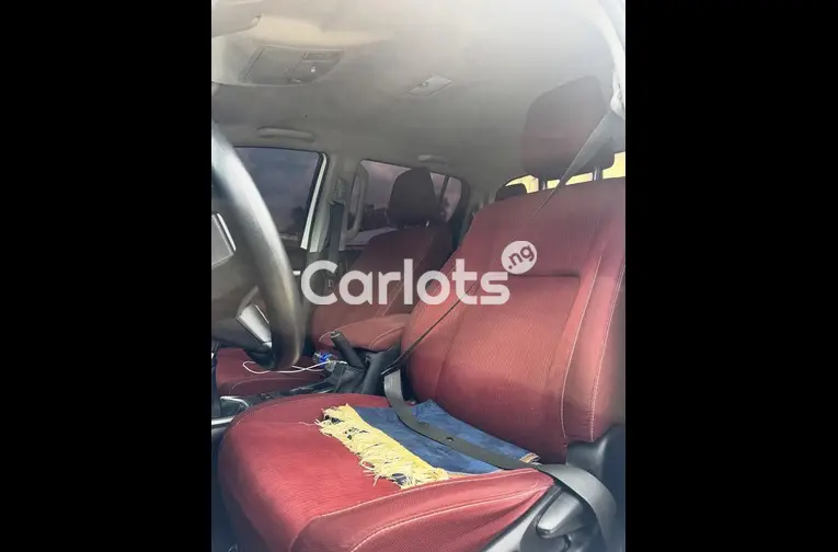 2021 TOYOTA HILUX - 3/7