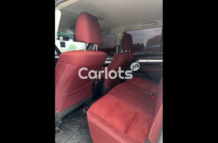 2021 TOYOTA HILUX - 5/7