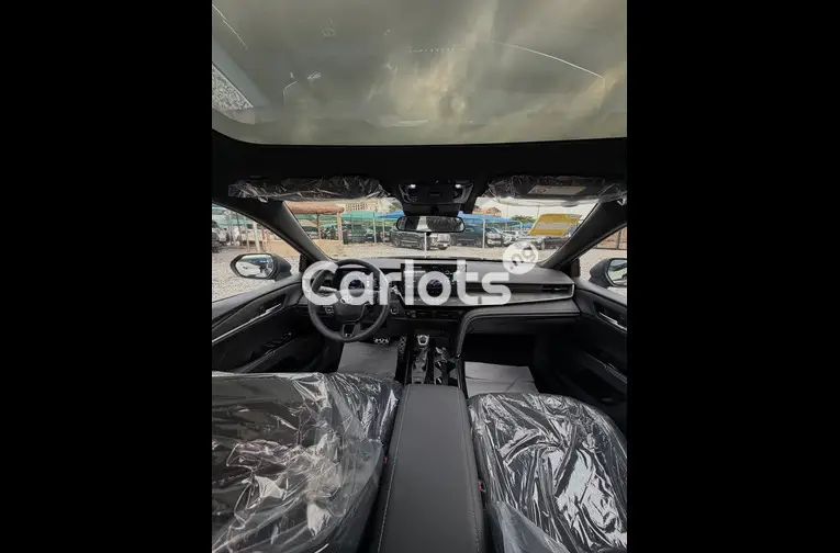 2025 TOYOTA COROLLA - 2/7